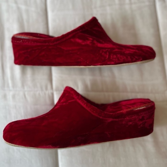 Vintage Red Velvet Velour Packard Wedge Slippers Size 5 - Picture 11 of 16